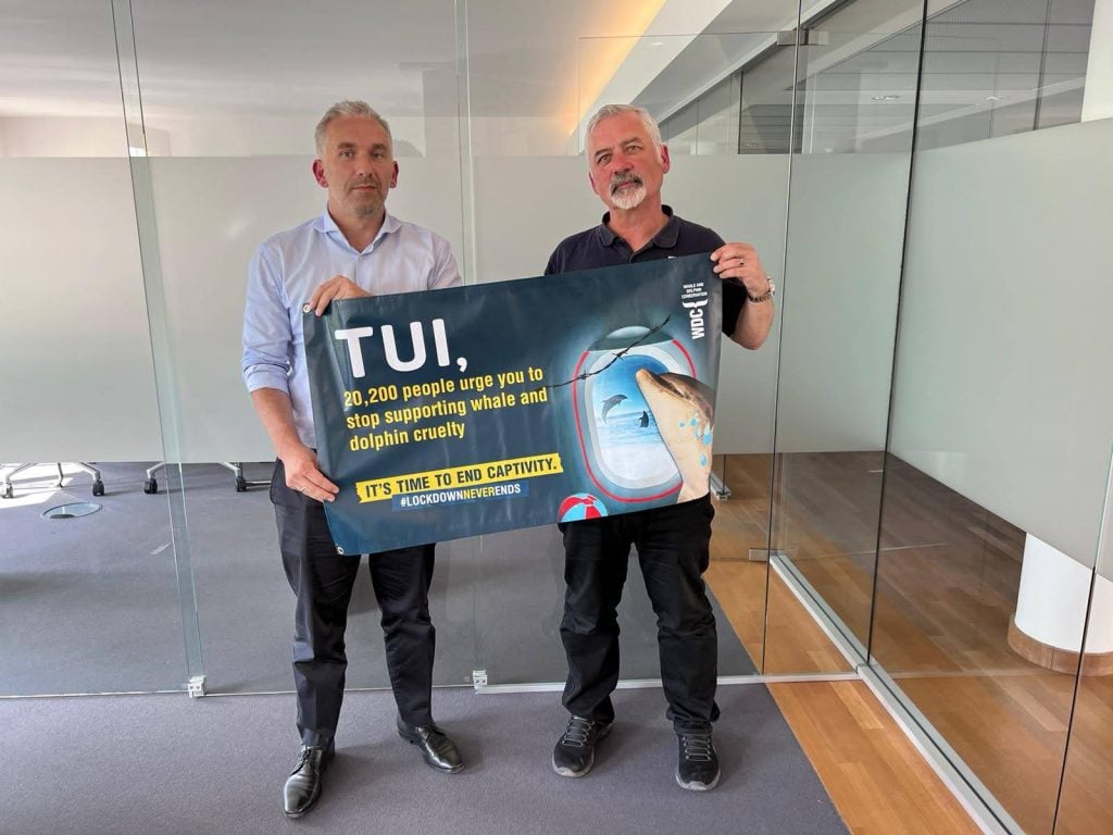 Rob presents petition to TUI